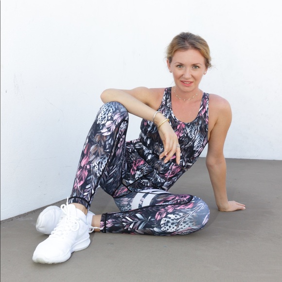 STONGER leggings and bra, Size S - Picture 4 of 10